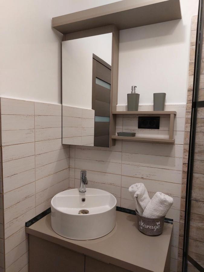 Snug Apartments - Private Parking Near Downtown Braşov Eksteriør billede